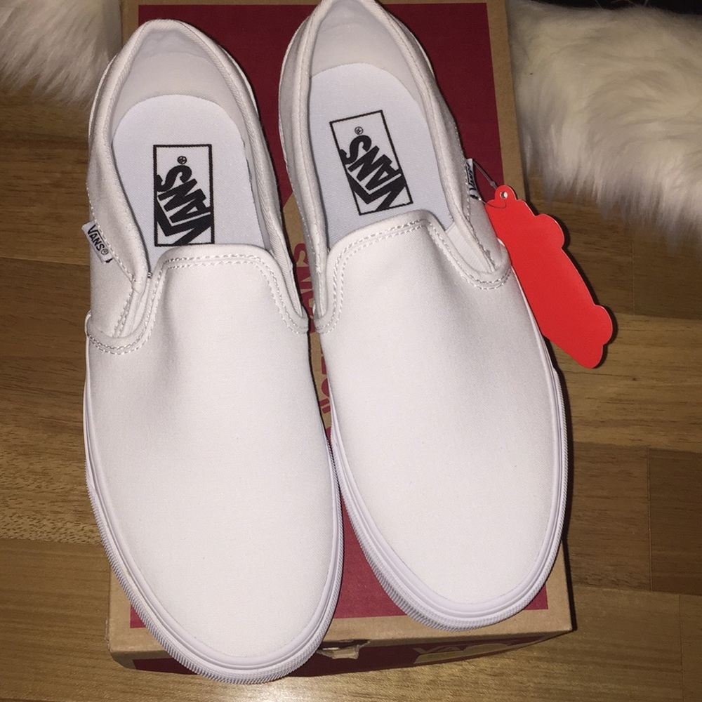 Nwt. White vans. Box not included. Size 8 womens